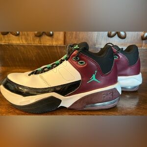 Jordan Max Aura 3 GS, White Roma/Green, Size 4Y